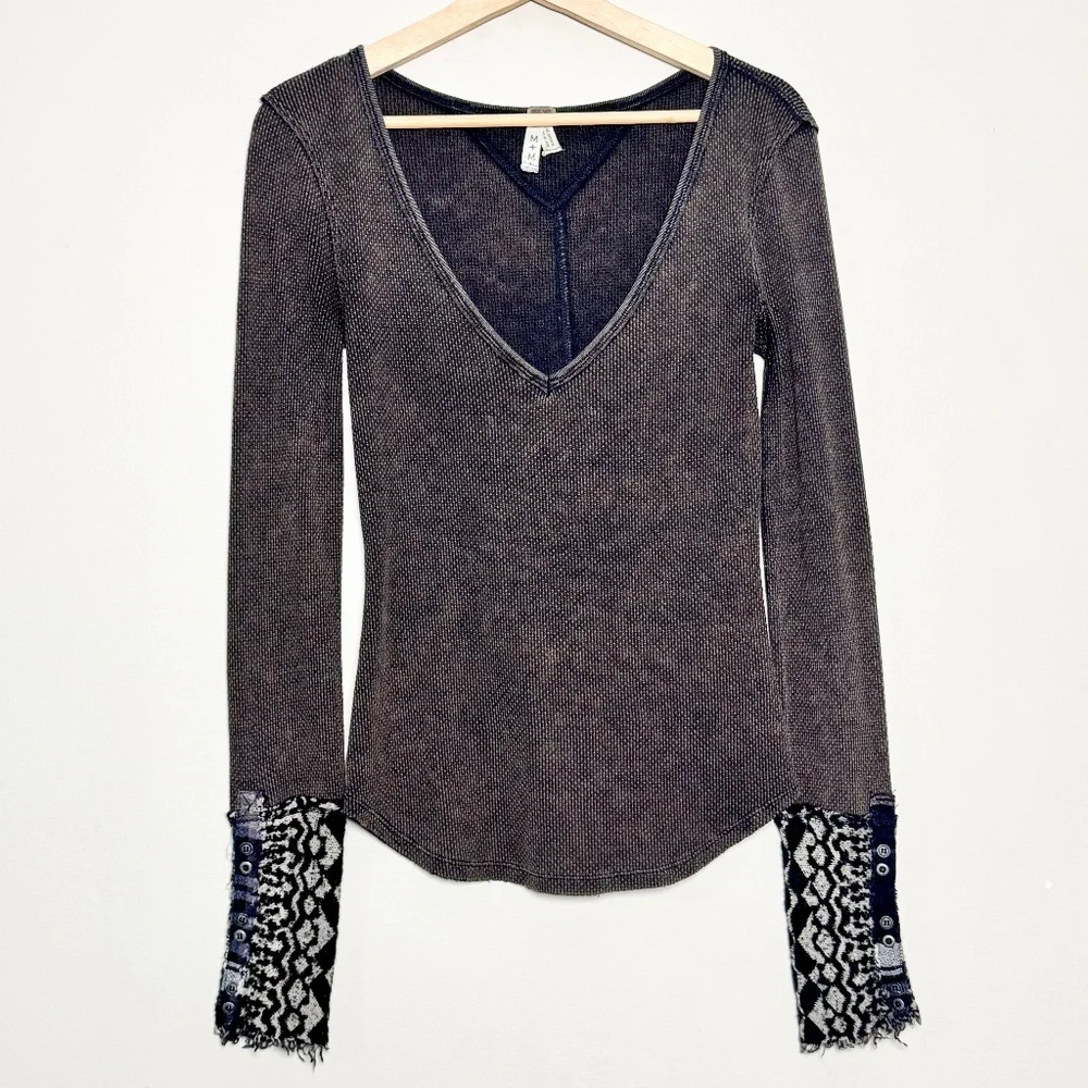Free People We the free Art School Thermal V-Neck Button Cuff Top Sz M